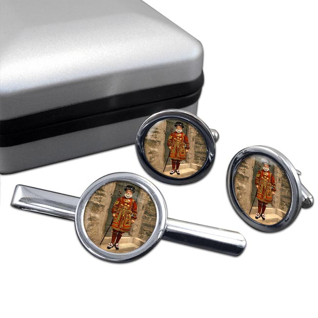 Victorian Yeoman of the Guard Round Cufflink and Tie Clip Set